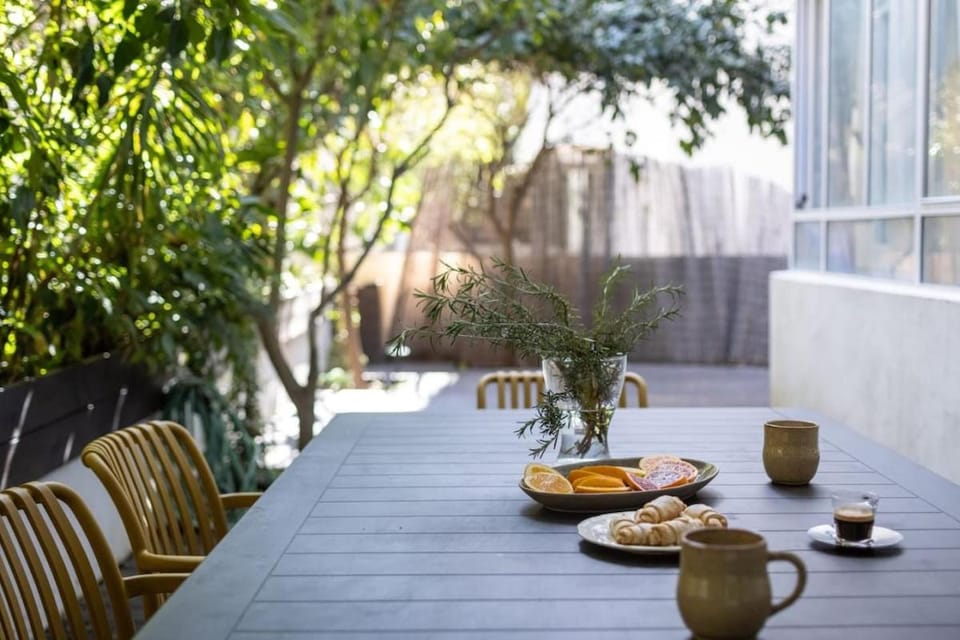 Old North 2BR Private Garden by SeaNRent Apartment in Tel Aviv-Yafo