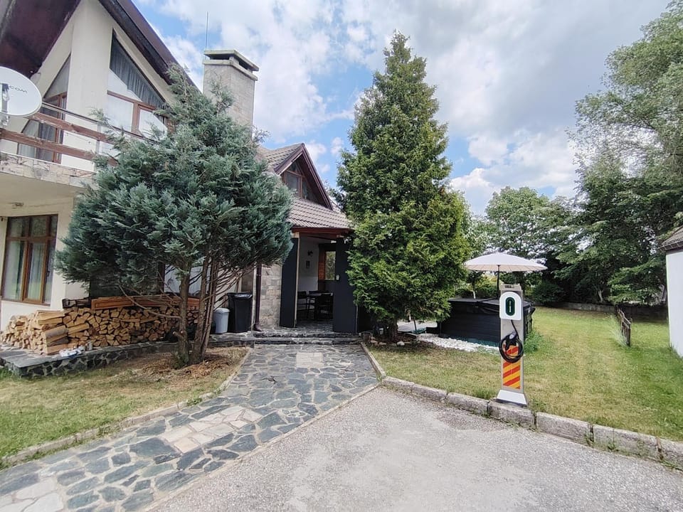 Property building, Garden view, Parking