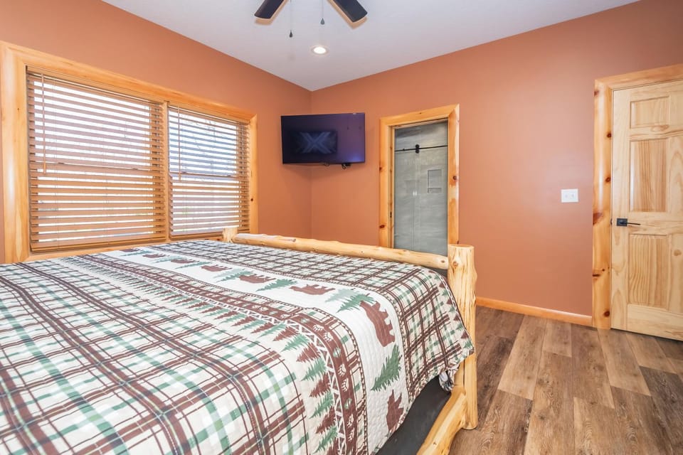 Bed, Bathroom, TV and multimedia, Bedroom