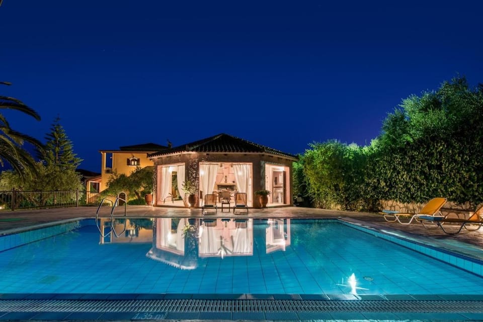 Night, Balcony/Terrace, Pool view, Swimming pool, sunbed