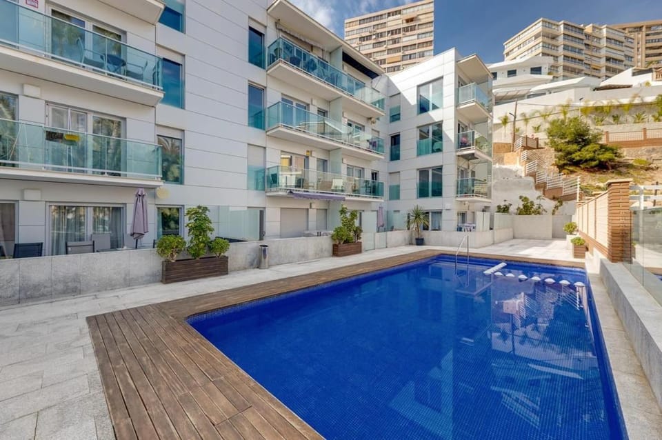 Property building, Day, Pool view, Swimming pool