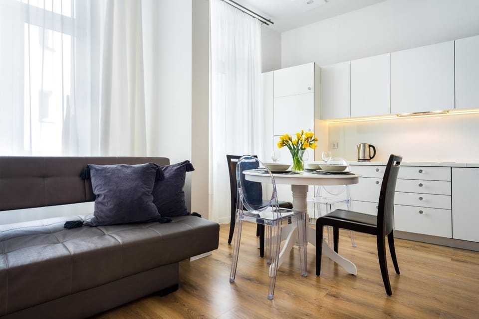 Kitchen or kitchenette, Living room