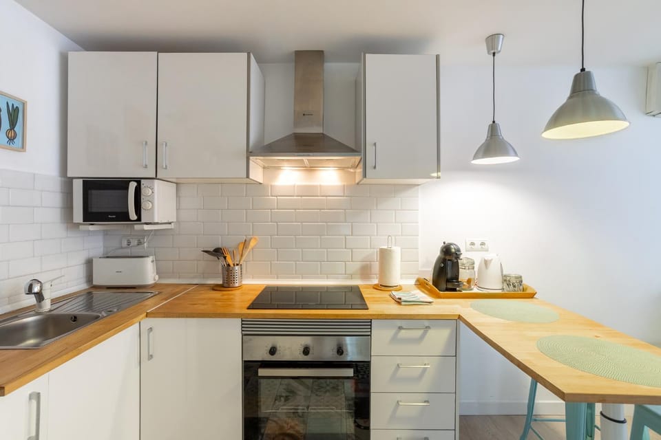 Kitchen or kitchenette, oven, stove