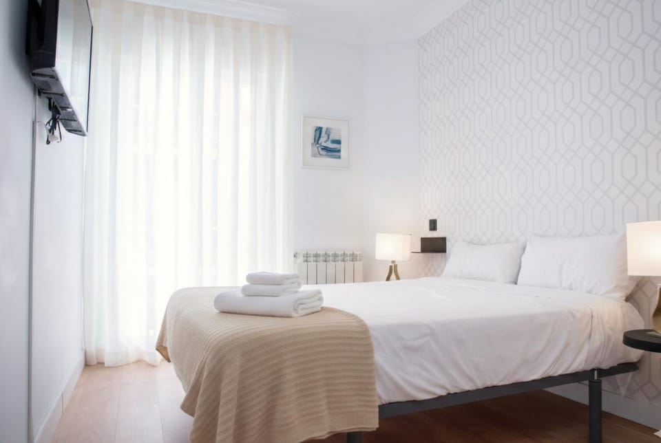 Bed, Balcony/Terrace, towels