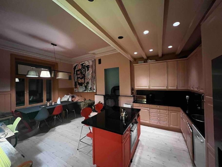 Kitchen or kitchenette, Seating area, Dining area, minibar, pet friendly