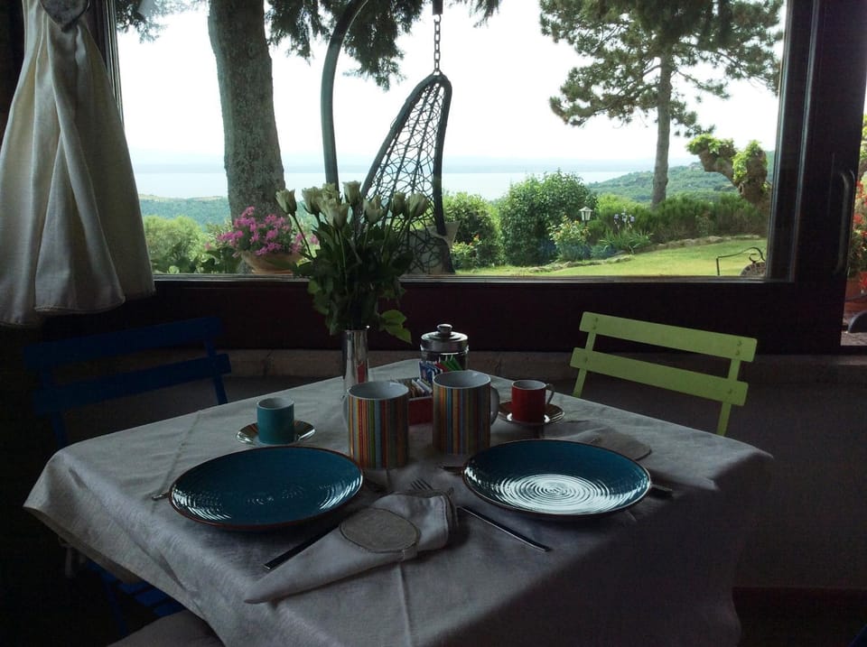 Day, Natural landscape, Food and drinks, Lake view