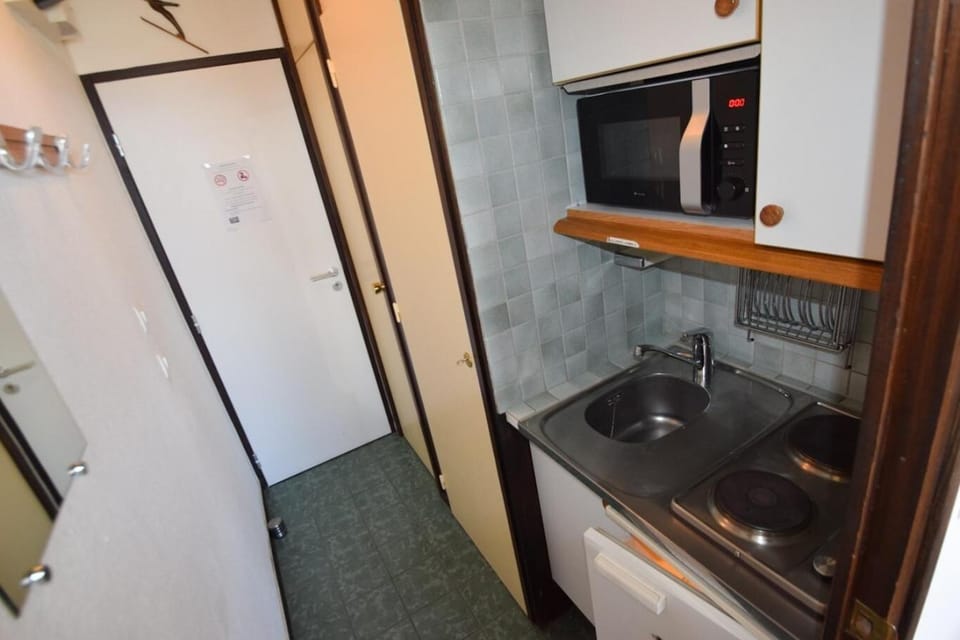 Bathroom, oven