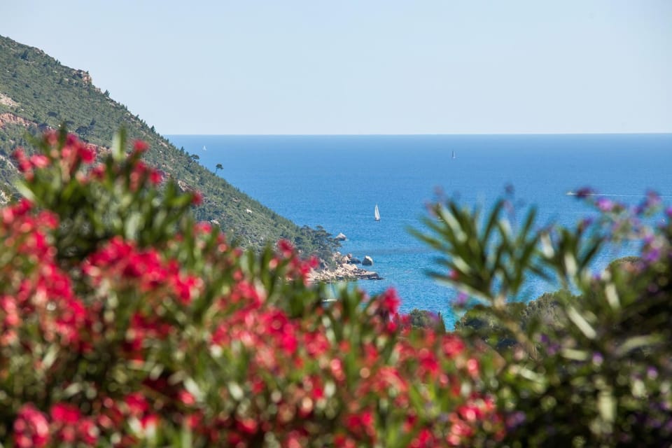 Day, Natural landscape, Balcony/Terrace, Landmark view, Sea view