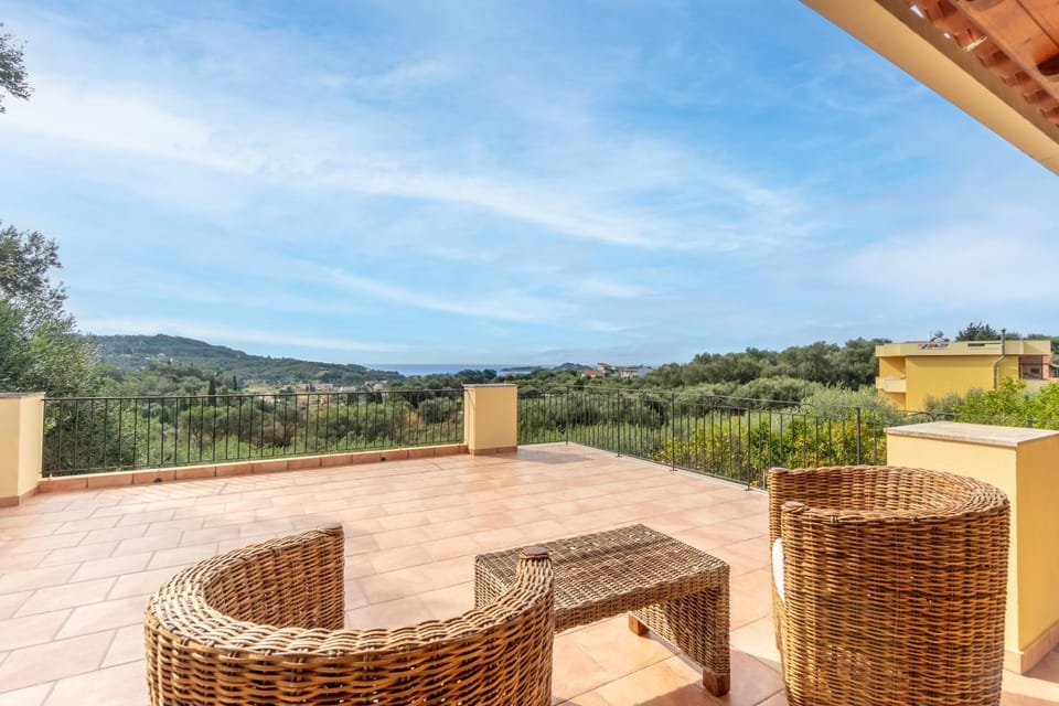 Property building, Balcony/Terrace, Living room
