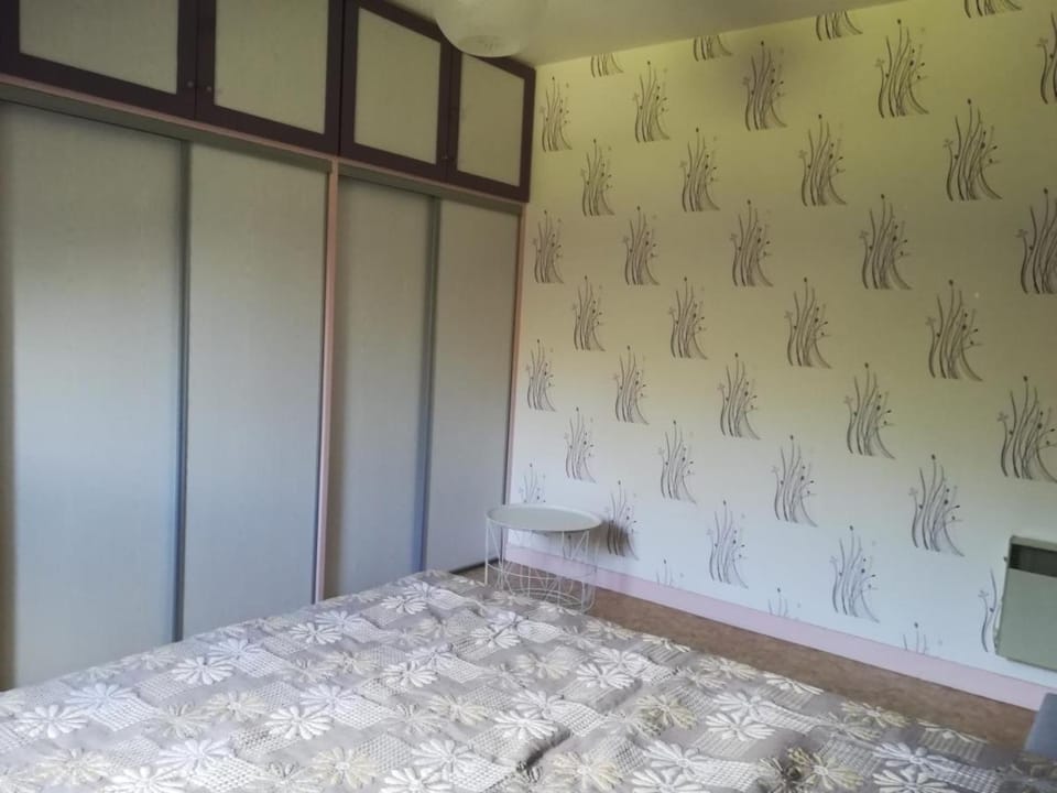 Bedroom, wardrobe