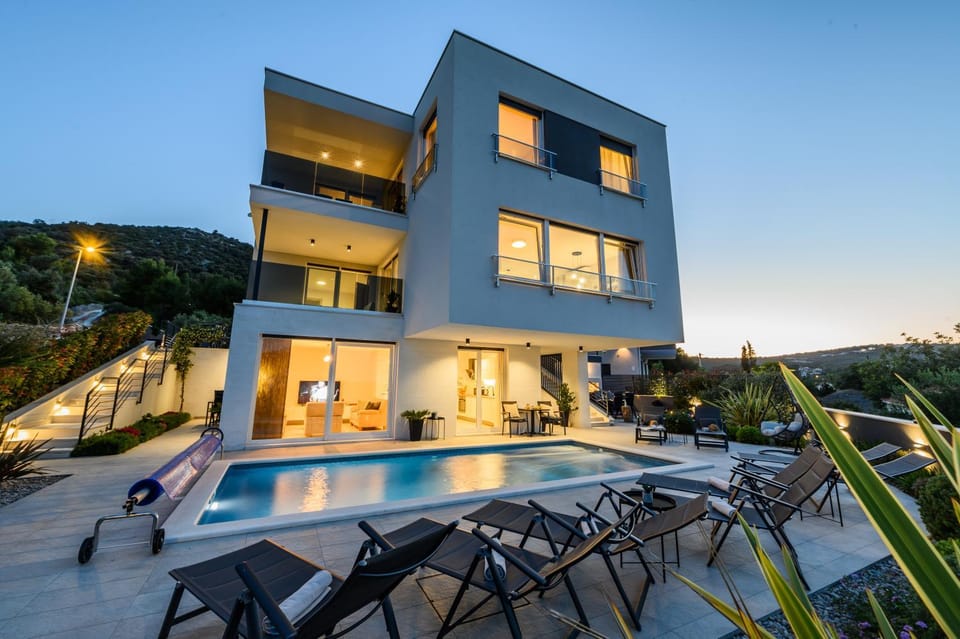 Luxury apartment Perla in Villa with heated pool Apartment in Split-Dalmatia County