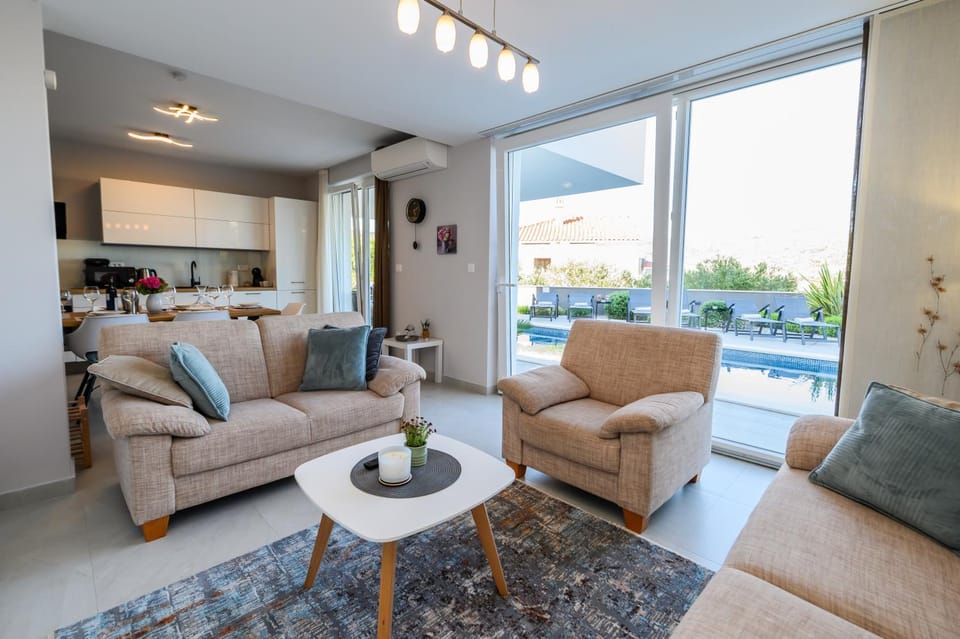 Luxury apartment Perla in Villa with heated pool Apartment in Split-Dalmatia County