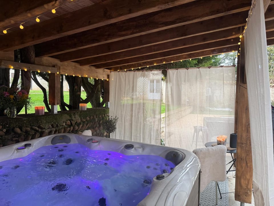 Hot Tub, Spa and wellness centre/facilities