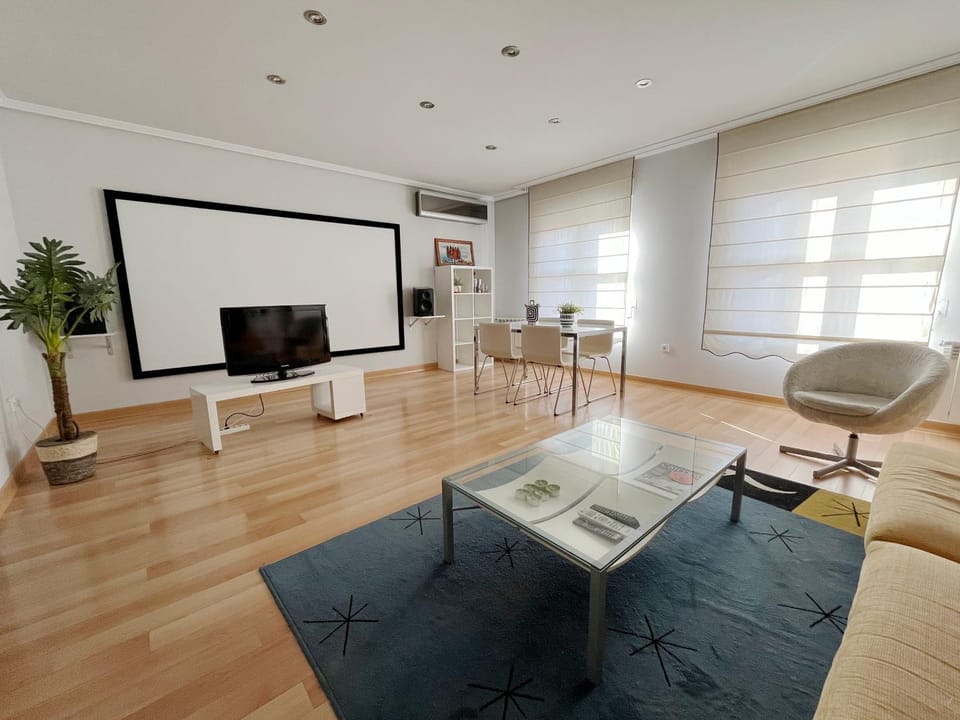 Communal lounge/ TV room, Dining area