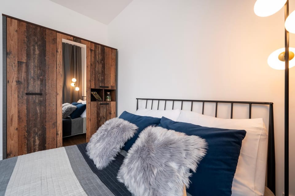 Bed, Photo of the whole room, Bedroom, wardrobe