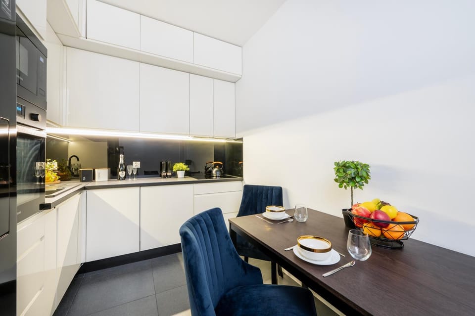 Kitchen or kitchenette, Dining area, Food, minibar, pet friendly, stove