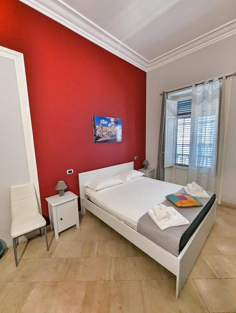 Bed, Balcony/Terrace, Photo of the whole room, Bedroom, internet, wardrobe, air conditioner