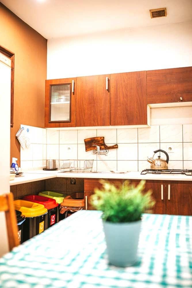 Dining area, Communal kitchen