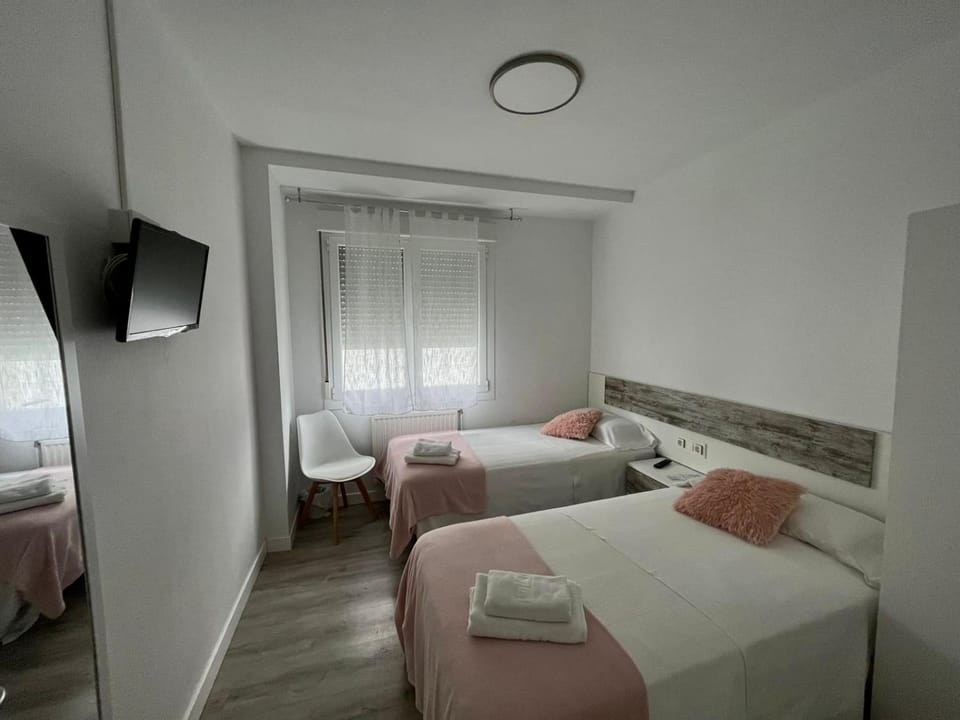Pensión Luzía - Optional Auto Check-in Bed and Breakfast in Pamplona