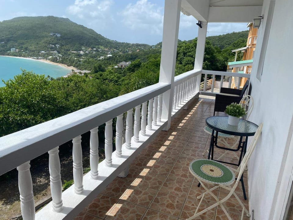 Stunning 3 Bed Villa overlooking Friendship Bay House in Caribbean