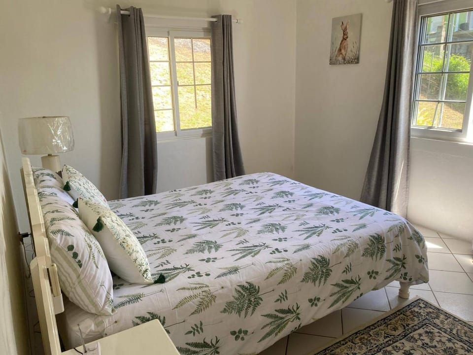 Stunning 3 Bed Villa overlooking Friendship Bay House in Caribbean
