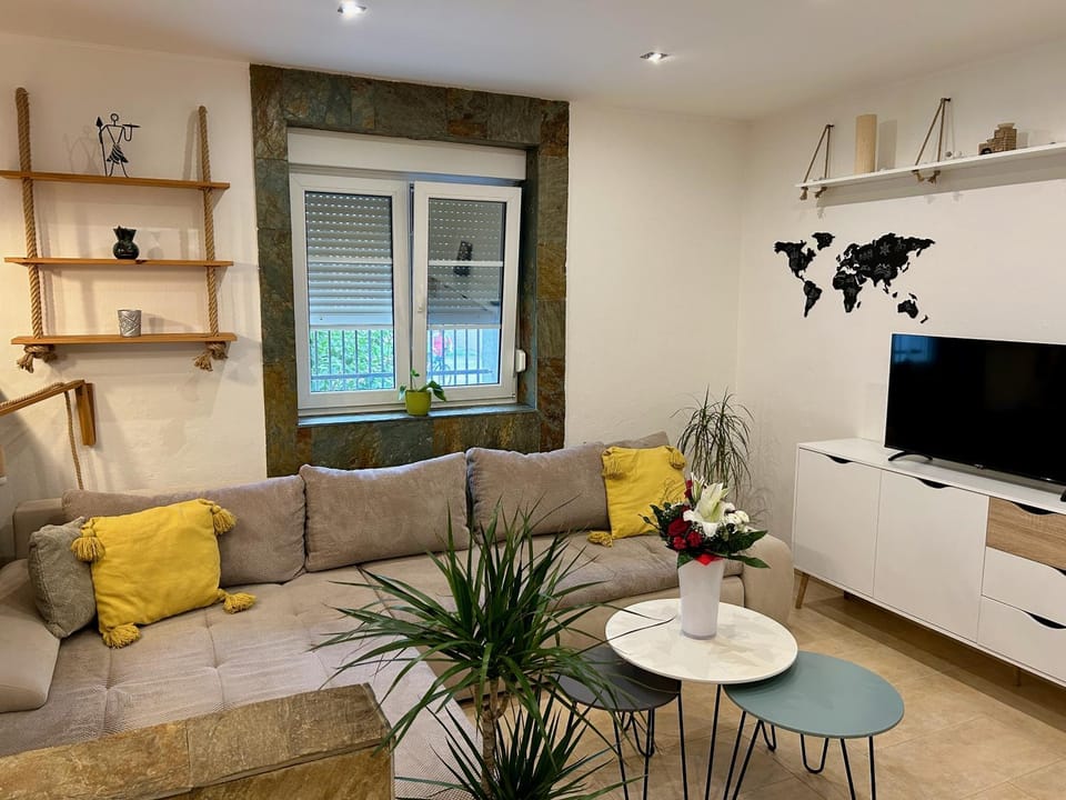 Communal lounge/ TV room, TV and multimedia, Living room, Seating area, Evening entertainment