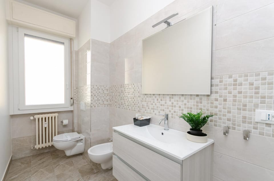 Shower, Toilet, Bathroom, bidet, towels