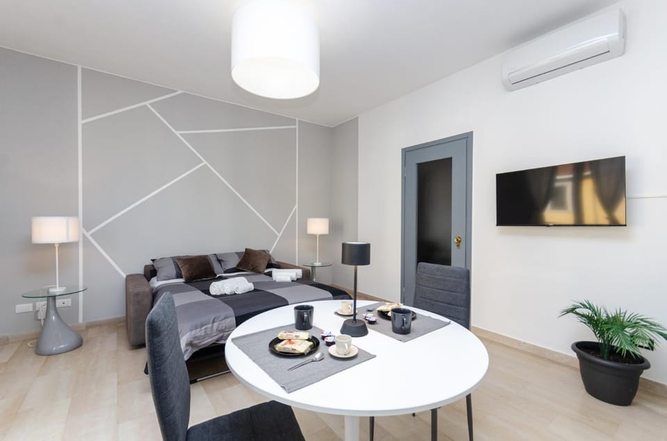 TV and multimedia, Living room, Dining area, air conditioner