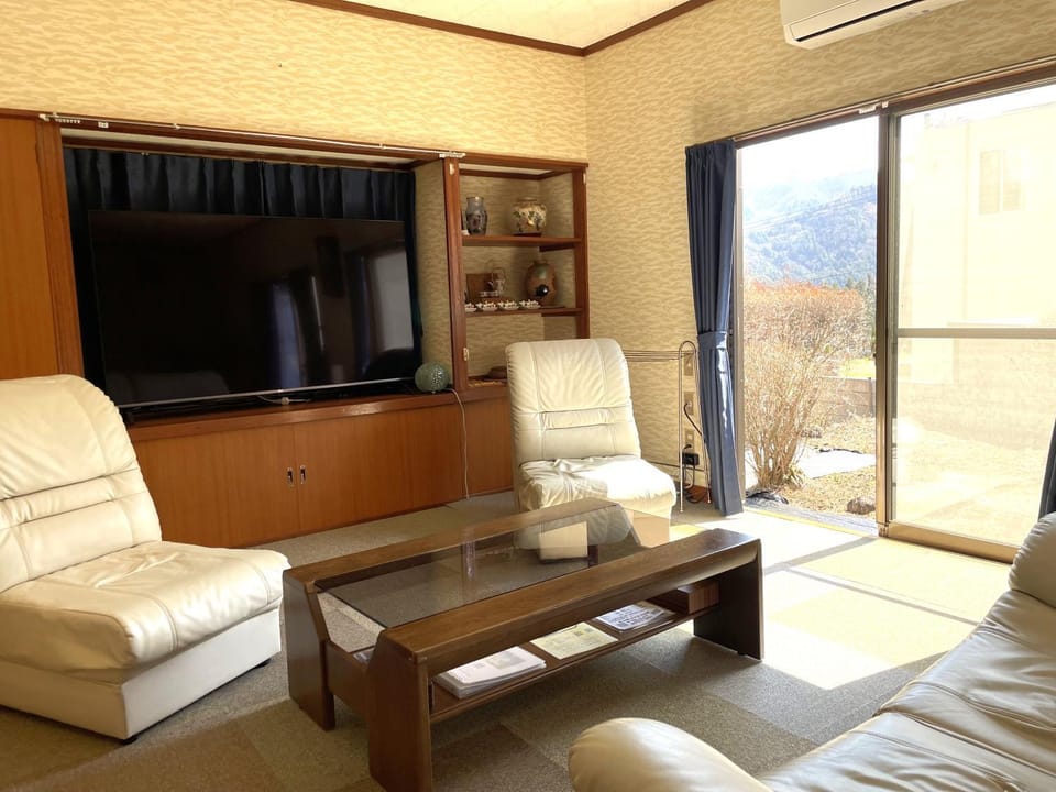 Property building, TV and multimedia, Living room