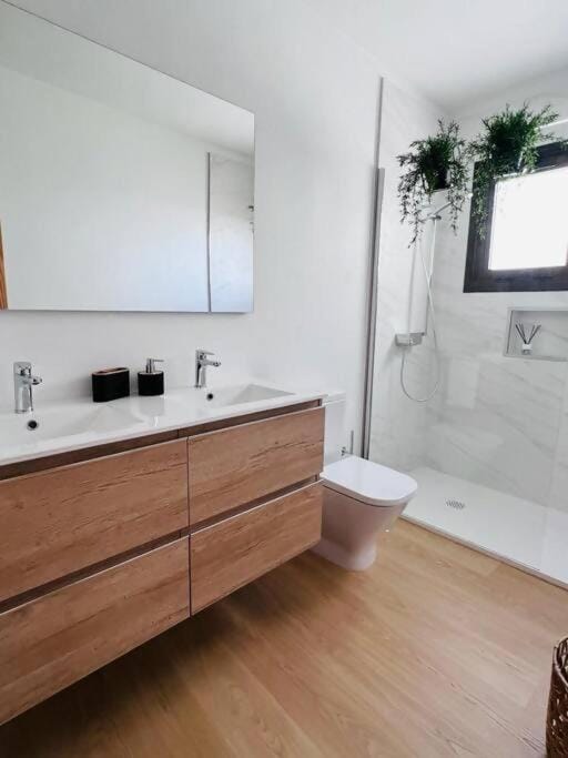 Shower, Bathroom, towels