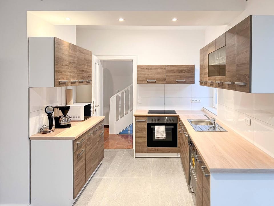 Coffee/tea facilities, Kitchen or kitchenette, minibar, pet friendly, stove