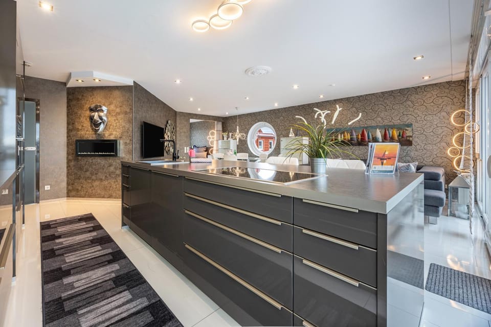 Kitchen or kitchenette, Living room