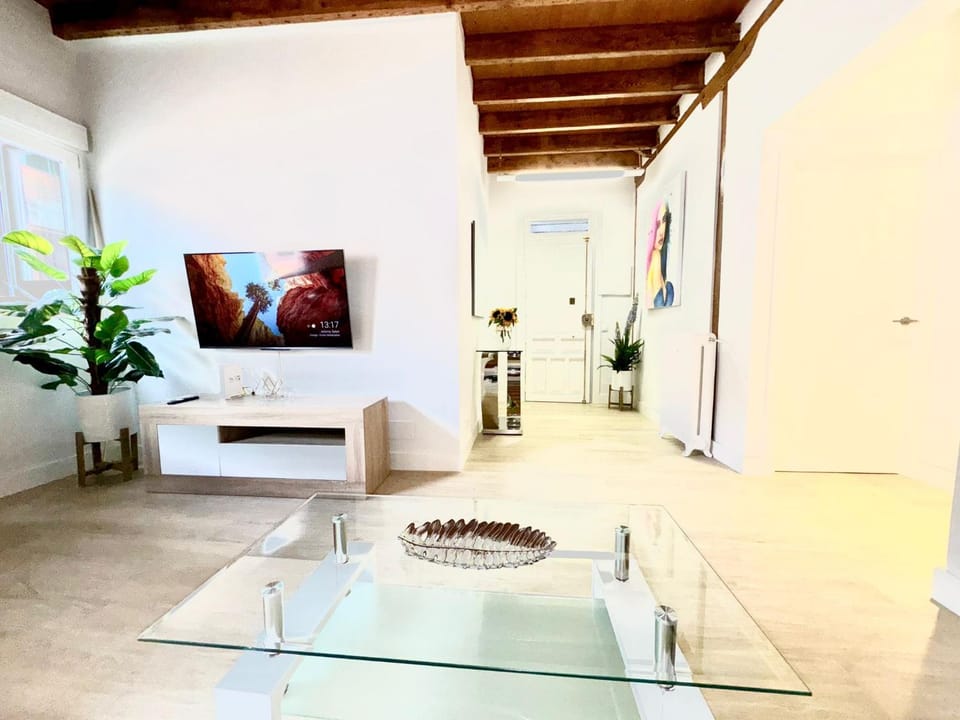 TV and multimedia, Living room, Dining area