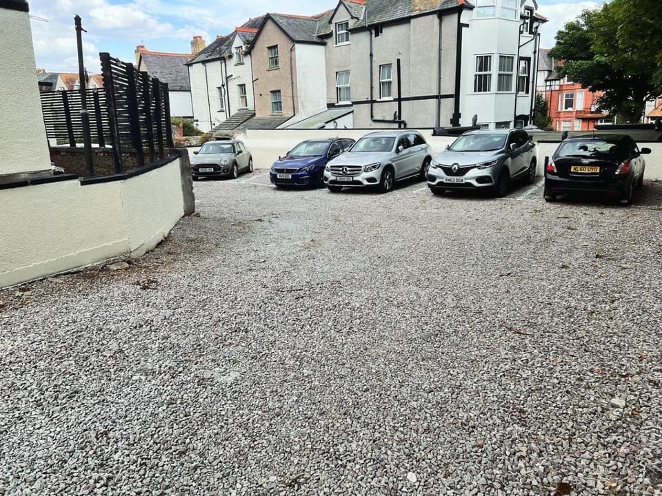 Day, Neighbourhood, Street view, Location, Parking