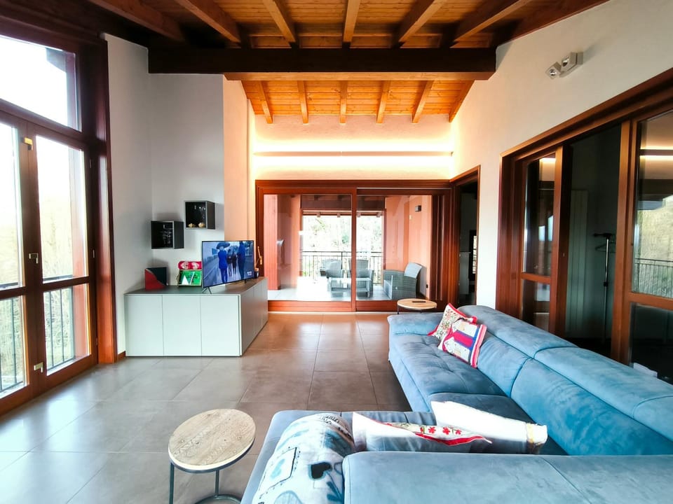 TV and multimedia, Living room, Seating area