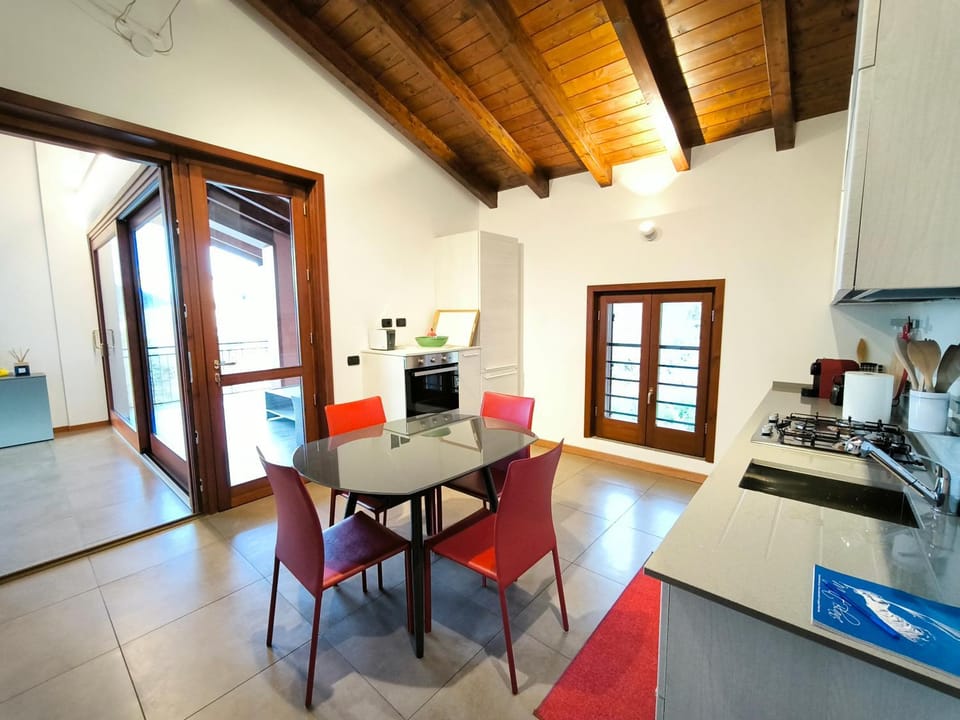 Kitchen or kitchenette, Living room, Seating area, Dining area, pet friendly, stove