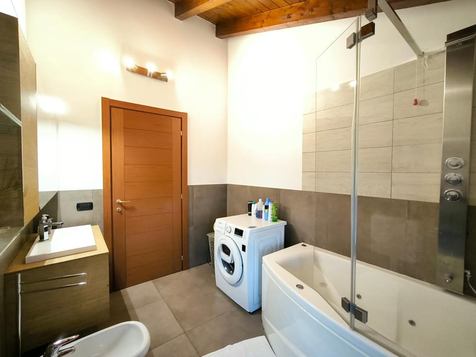 Shower, Toilet, Bathroom, Bath