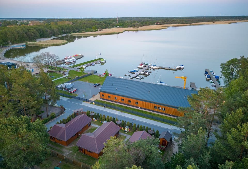 Neighbourhood, Bird's eye view, Lake view