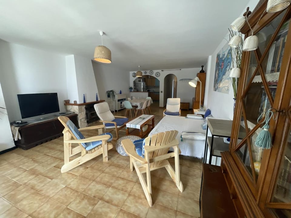 Communal lounge/ TV room, TV and multimedia, Living room, Dining area