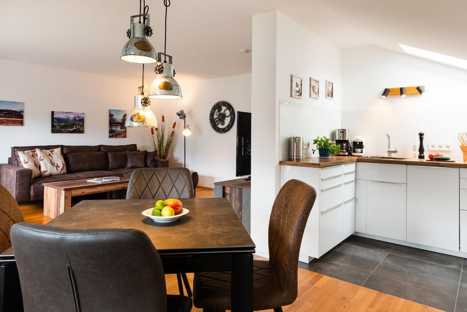Kitchen or kitchenette, Seating area, Dining area, minibar