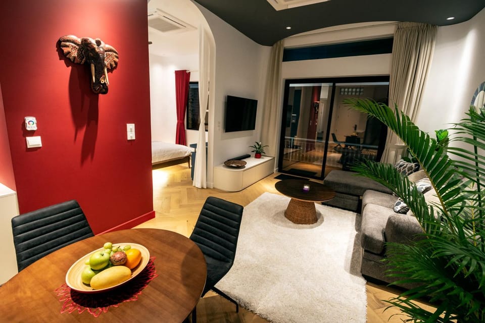 TV and multimedia, Living room, Seating area, Dining area