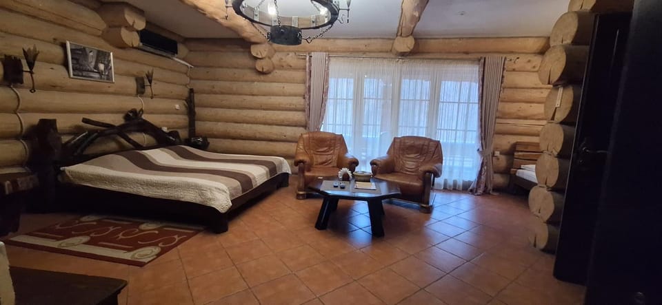 Bed, Photo of the whole room, Seating area, Bedroom