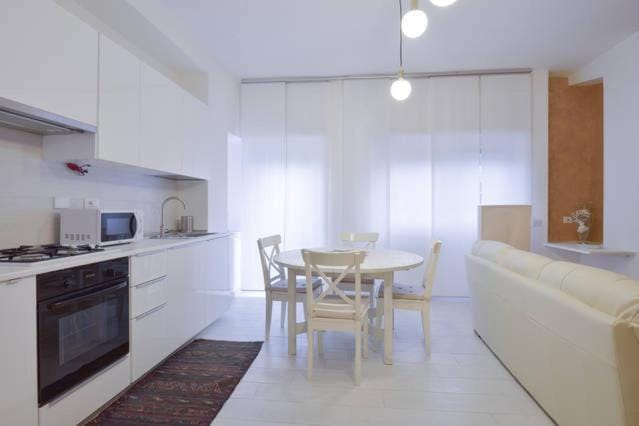 Day, Dining area