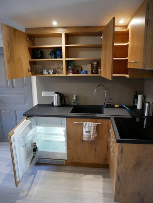Appartement entier dans cour intérieure Apartment in Grand Est