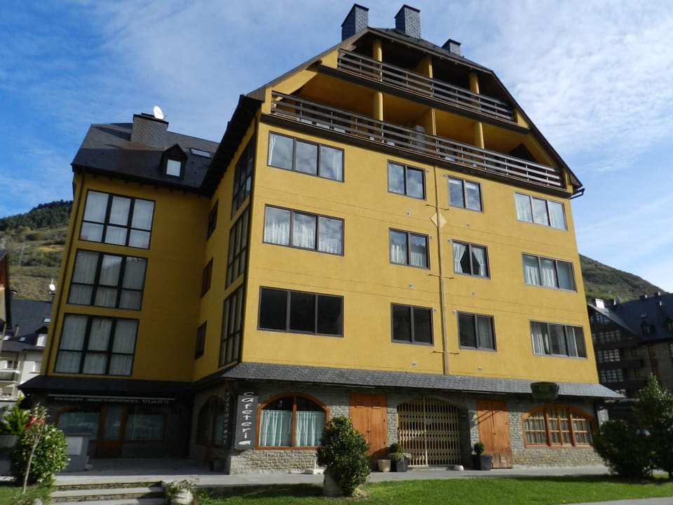 Property building, Facade/entrance
