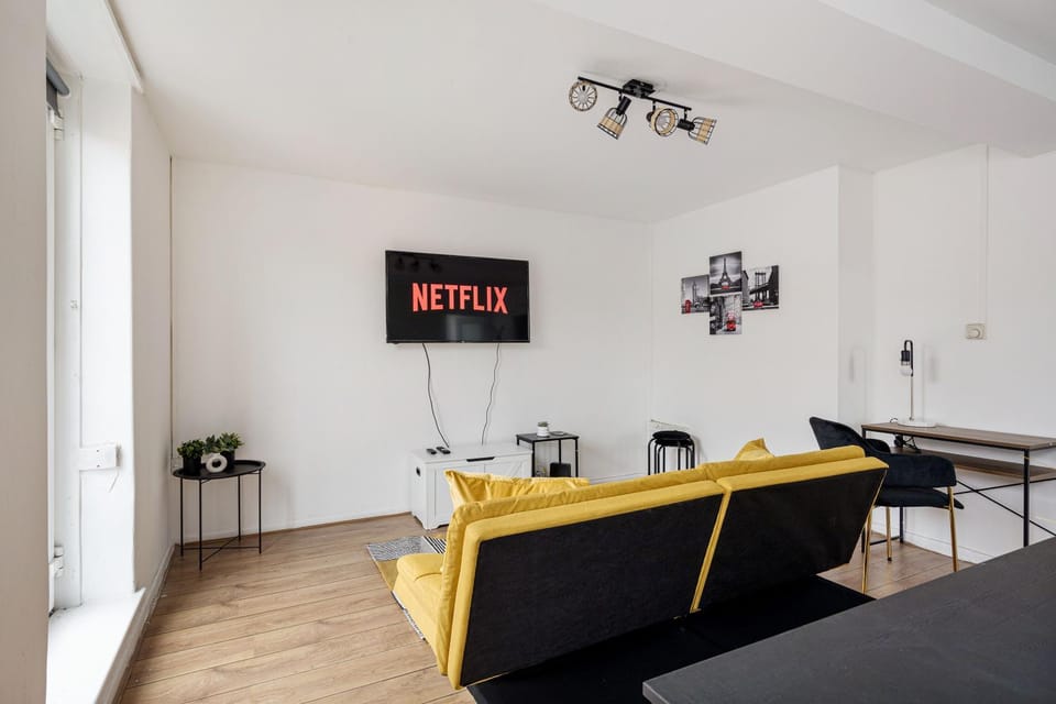 TV and multimedia, Living room, Seating area