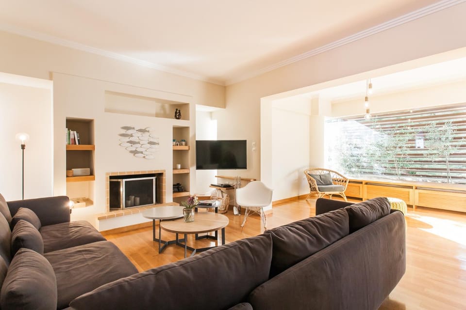 TV and multimedia, Living room, Seating area, Evening entertainment