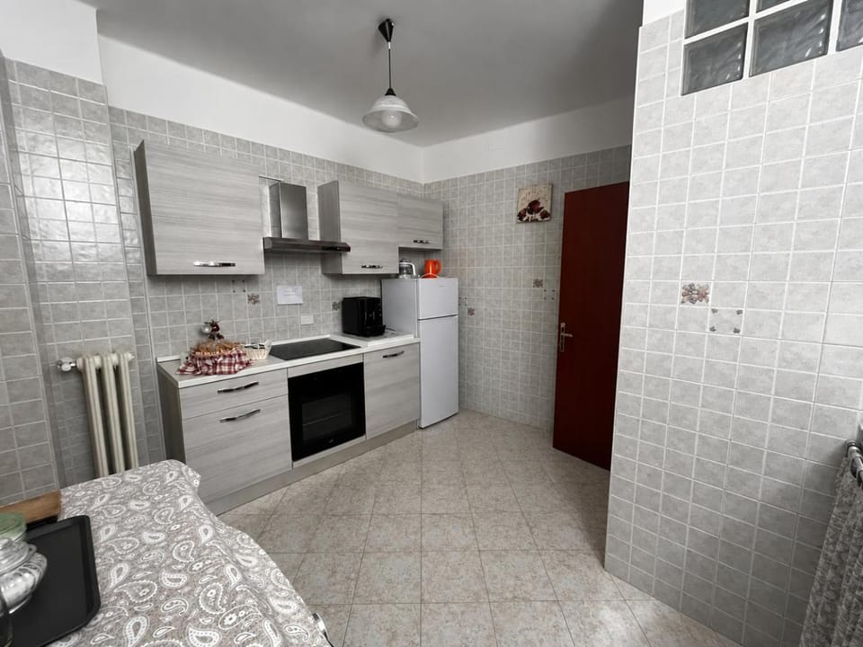 Food and drinks, stove, kitchen