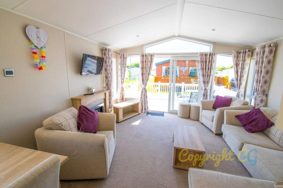 SBL54 - Camber Sands Holiday Park - Mini Lodge - 3 Bedrooms - Decking - Dishwasher - Private Parking Campground/ 
RV Resort in Camber