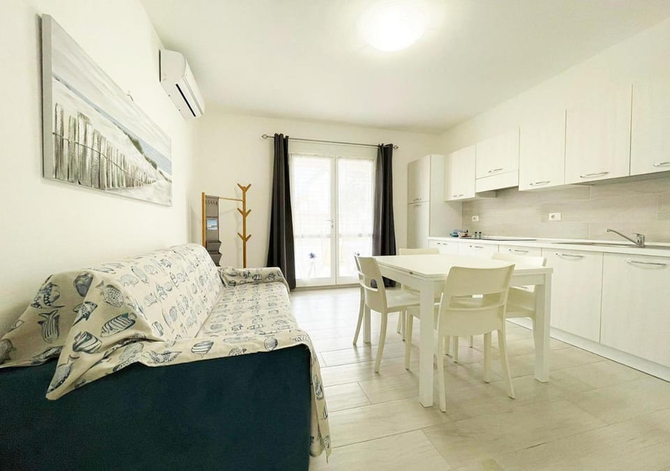 Kitchen or kitchenette, Living room, Dining area, air conditioner